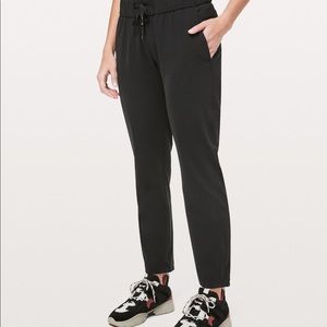 Lululemon on the fly pants (7/8)